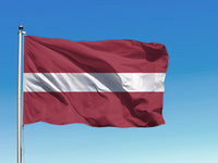 Izturīgs Latvijas karogs