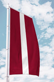 Latvijas karogs vertikāls